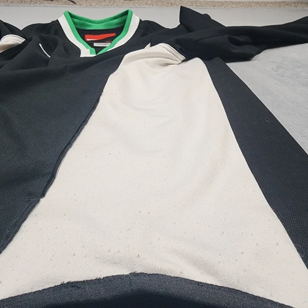 Vintage Nike North Dakota Fighting Sioux Hockey Jacket Mens M Black Pullover